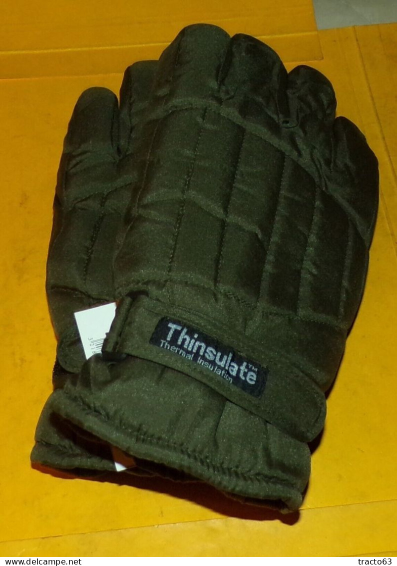 PAIRE DE GANTS POUR LE FROID GENRE MILITAIRE COULEUR NOIR OU KAKI AU CHOIX  , FABRICATION BOMALAND , POINTURE 9 ,  ETAT - Equipement