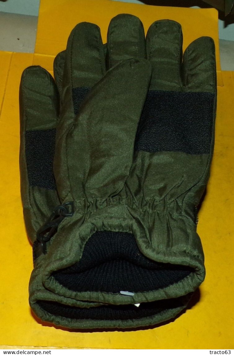 PAIRE DE GANTS POUR LE FROID GENRE MILITAIRE COULEUR NOIR OU KAKI AU CHOIX  , FABRICATION BOMALAND , POINTURE 9 ,  ETAT - Equipement