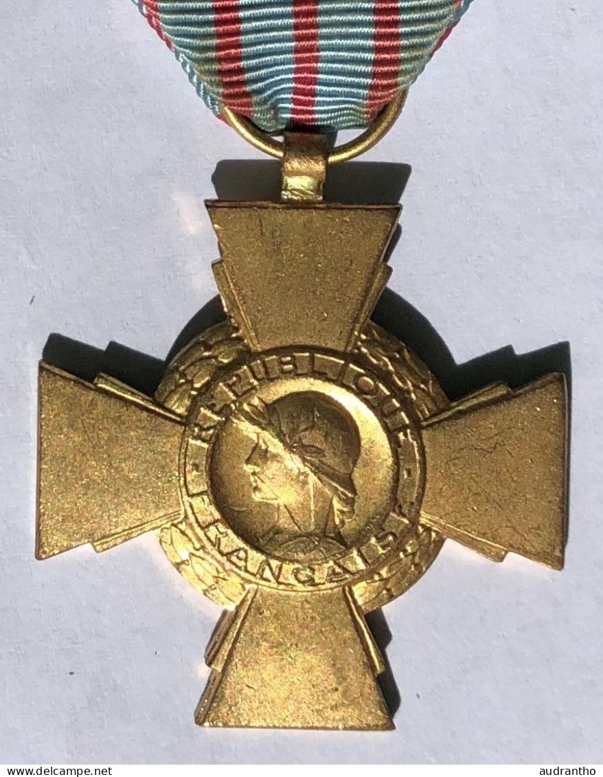 Médaille Croix Du Combattant BR + Poinçon - Poilus WW1 Guerre 14-18 Décoration Honorifique - Francia