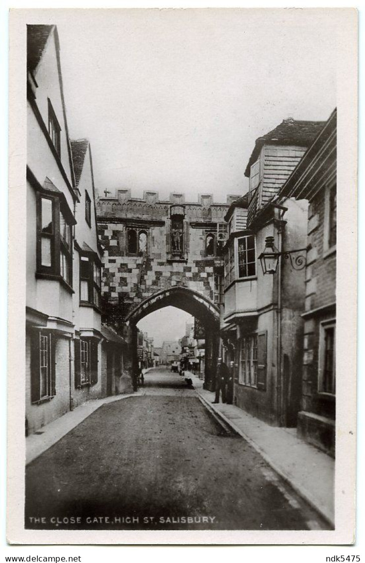 SALISBURY : THE CLOSE GATE, HIGH STREET - Salisbury