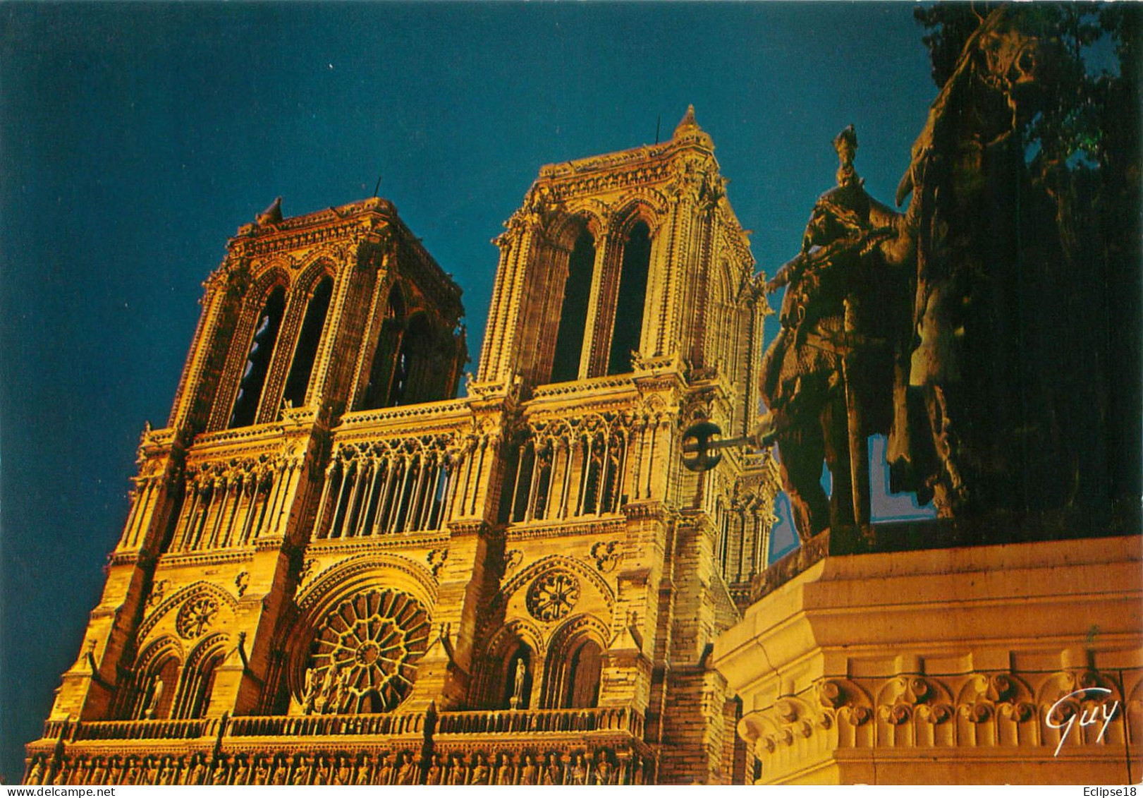 Paris - La Cathedrale Notre Dame  - La Statue De Charlemagne    O 652 - Notre Dame De Paris