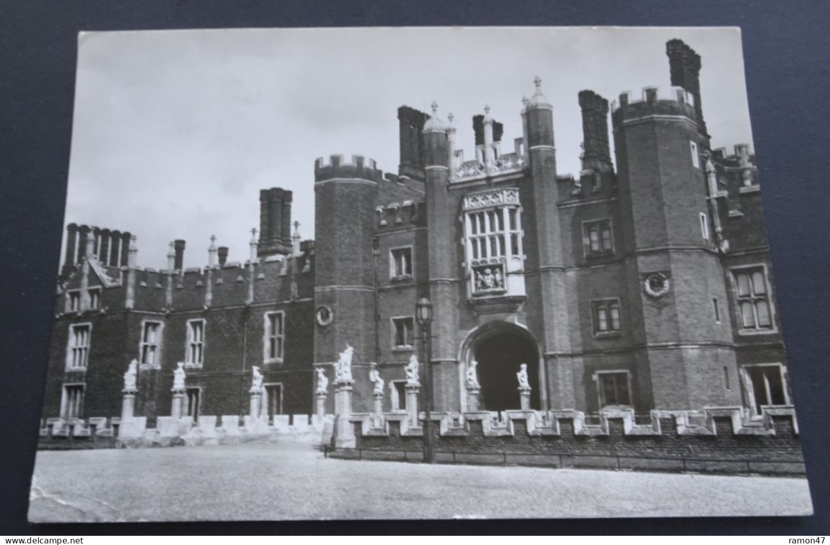 Hampton Court Palace, Middlesex - The Great Gatehouse And The Bridge - Ministry Of Works - Middlesex