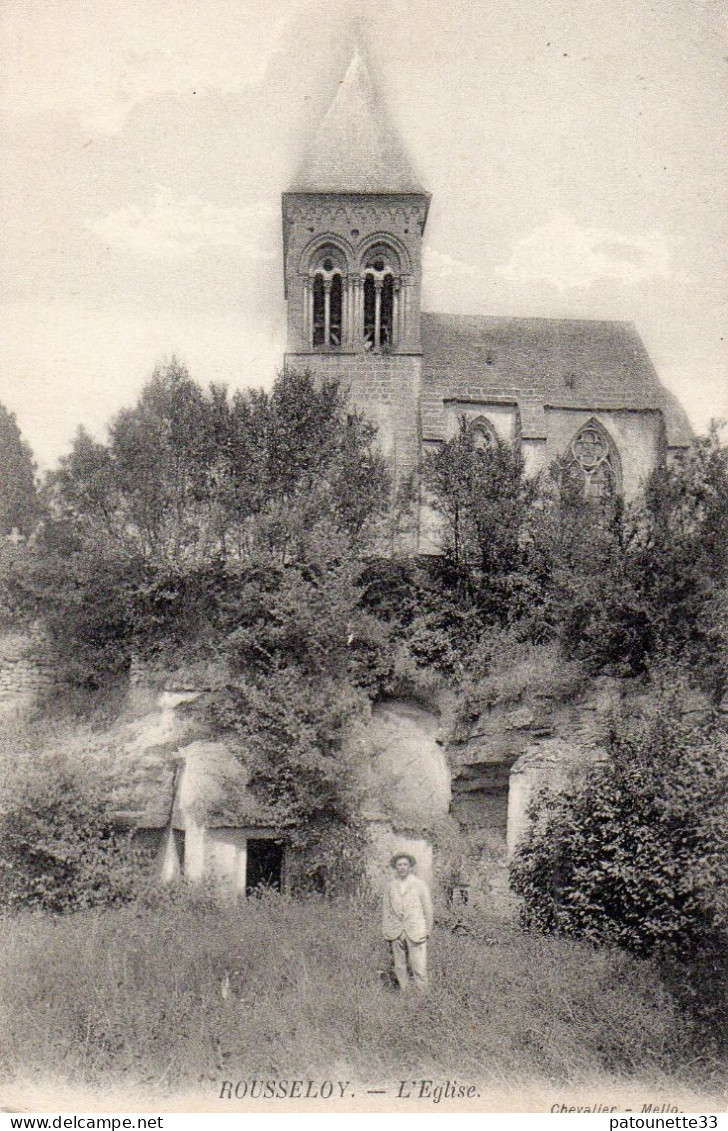 60 ROUSSELOY L' EGLISE ANIMEE UN HOMME DEVANT L' ENTREE DE CARRIERES OU SOUTERRAIN - Froissy