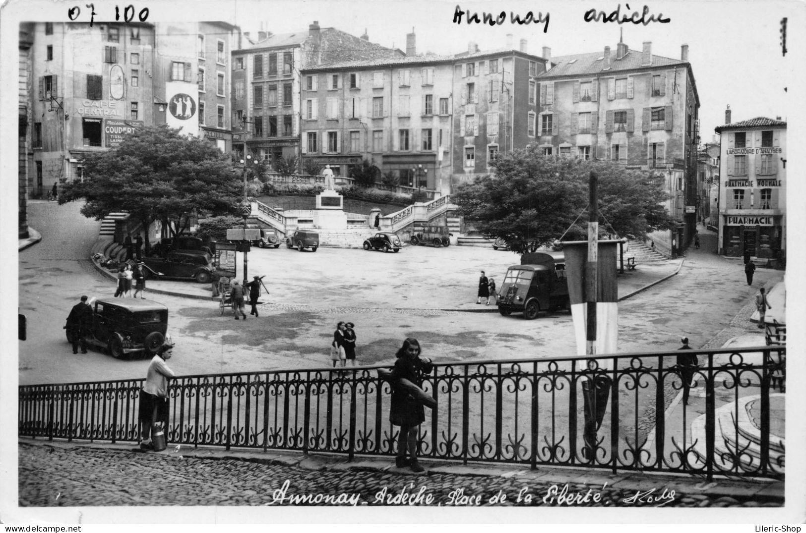 Annonay Ardèche, Place De La Liberté # Automobiles # Camionnette - Annonay