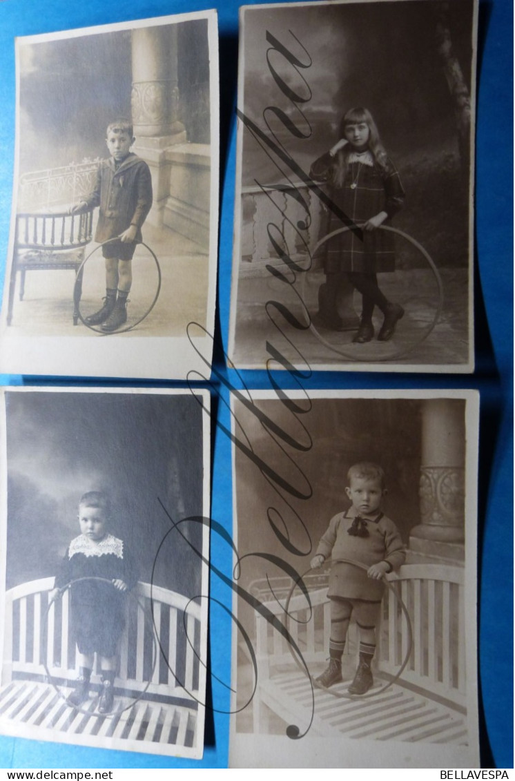 Carte Postale  Fotokaart  Studio Foto Atelier   Photographie  Kind Met Hoepel. 4 X Cpa - Ancianas (antes De 1900)