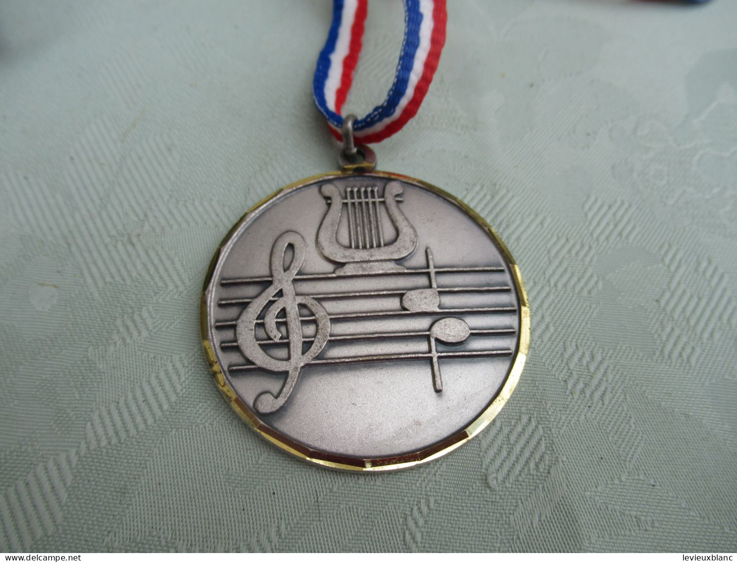 Grande Médaille De Musique/Bronze Argenté Avec Bordure Dorée/ Lyre Et Clé De Sol   /seconde Moitié Du  XXème  PART333 - Sonstige & Ohne Zuordnung