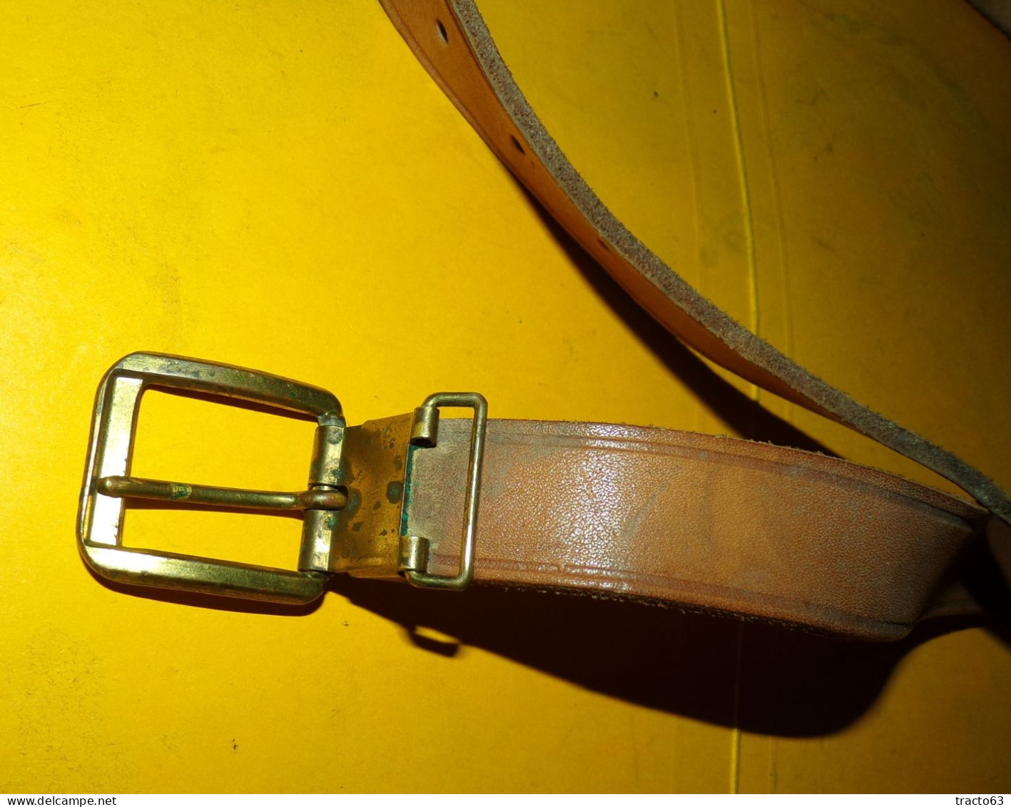 CEINTURE OU SANGLE EN CUIR DE L'ARMEE FRANCAISE , A IDENTIFIER , LONGUEUR DE LA CEINTURE POUR ATTACHE  103 CM  LONGUEUR - Equipement