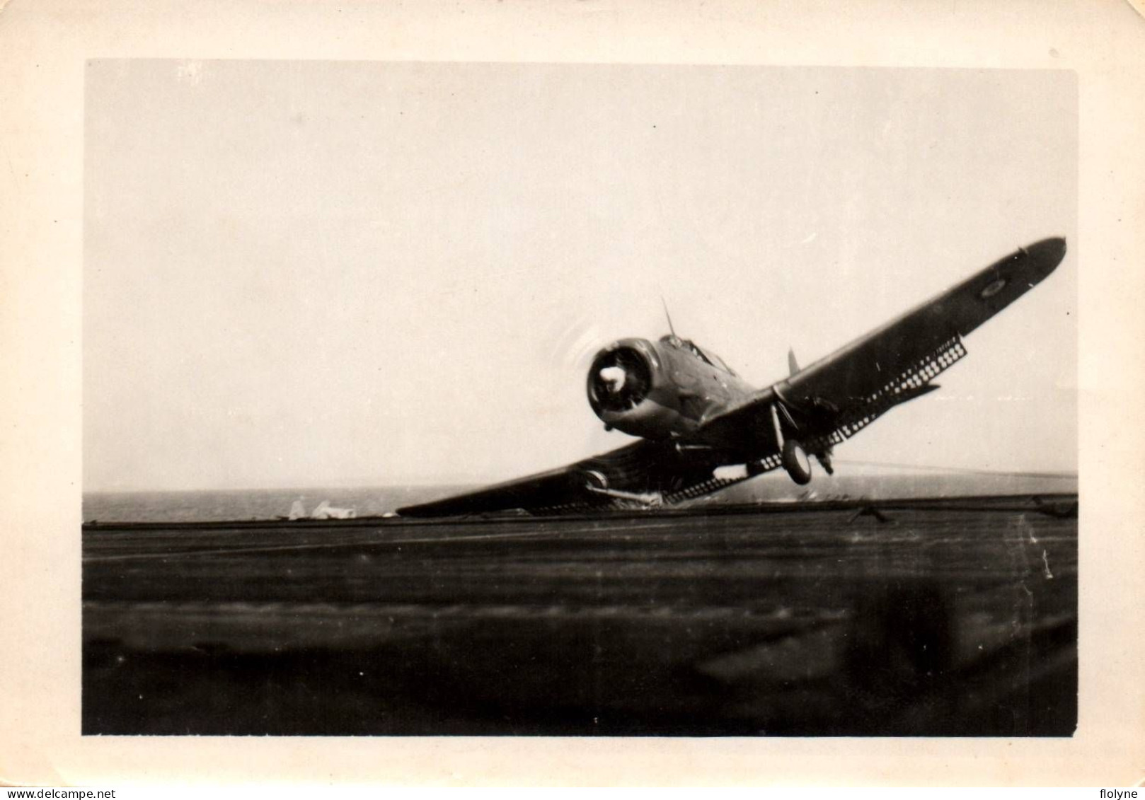 Aviation - Photo Ancienne - Accident D'avion Sur Un Porte Avions - Militaria - Accidents