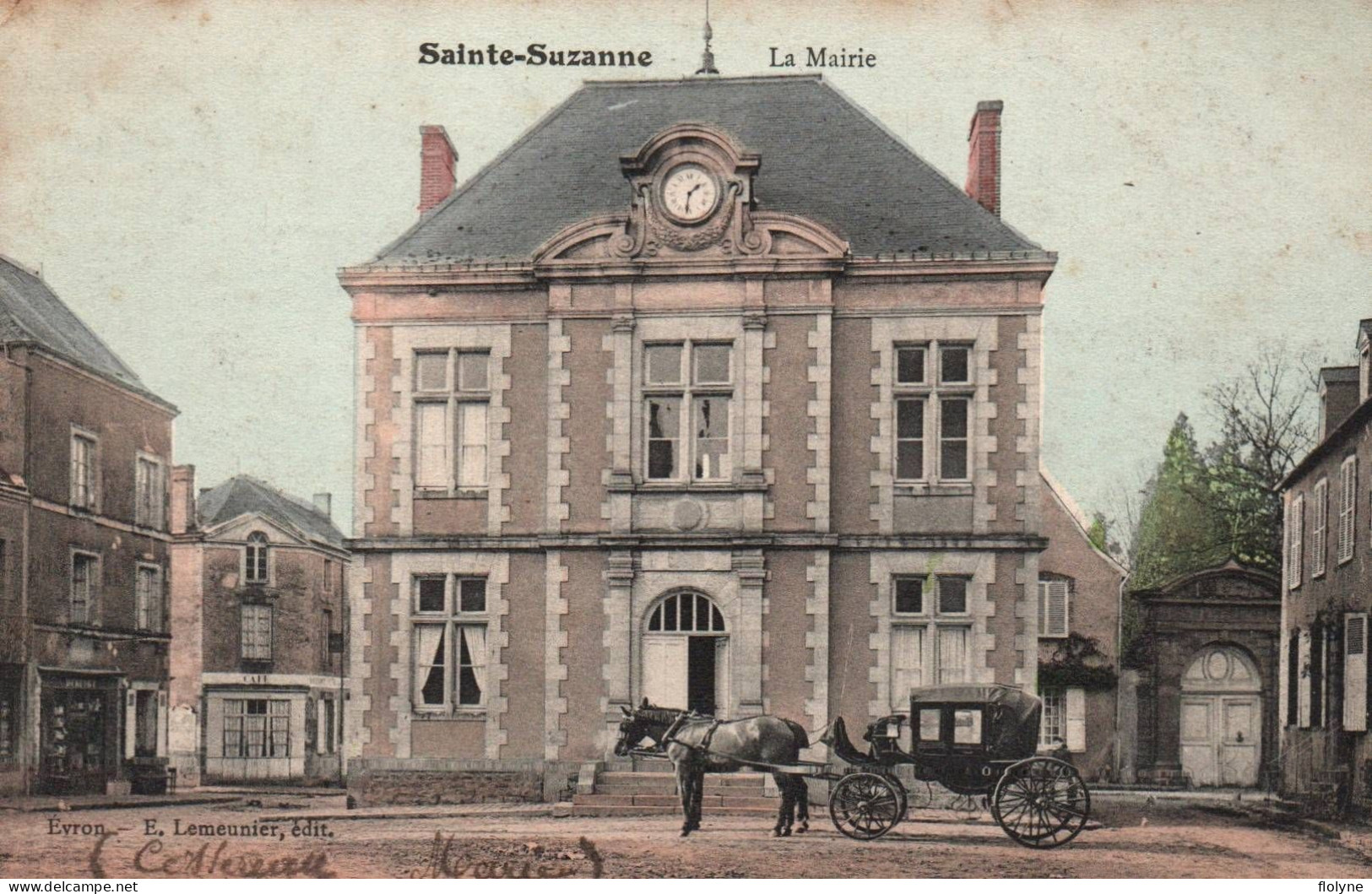 Sainte Suzanne - Place Et La Mairie - Café - Attelage - Sainte Suzanne