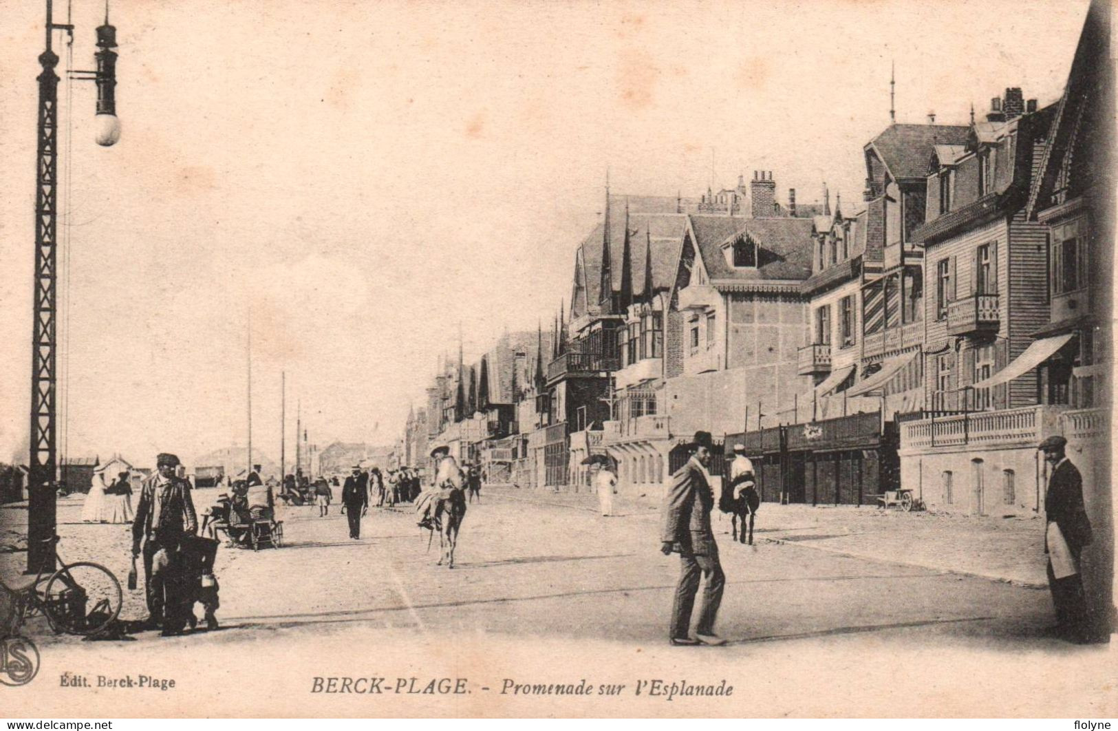 Berck Plage - Promenade Sur L'esplanade - Les Villas - Berck