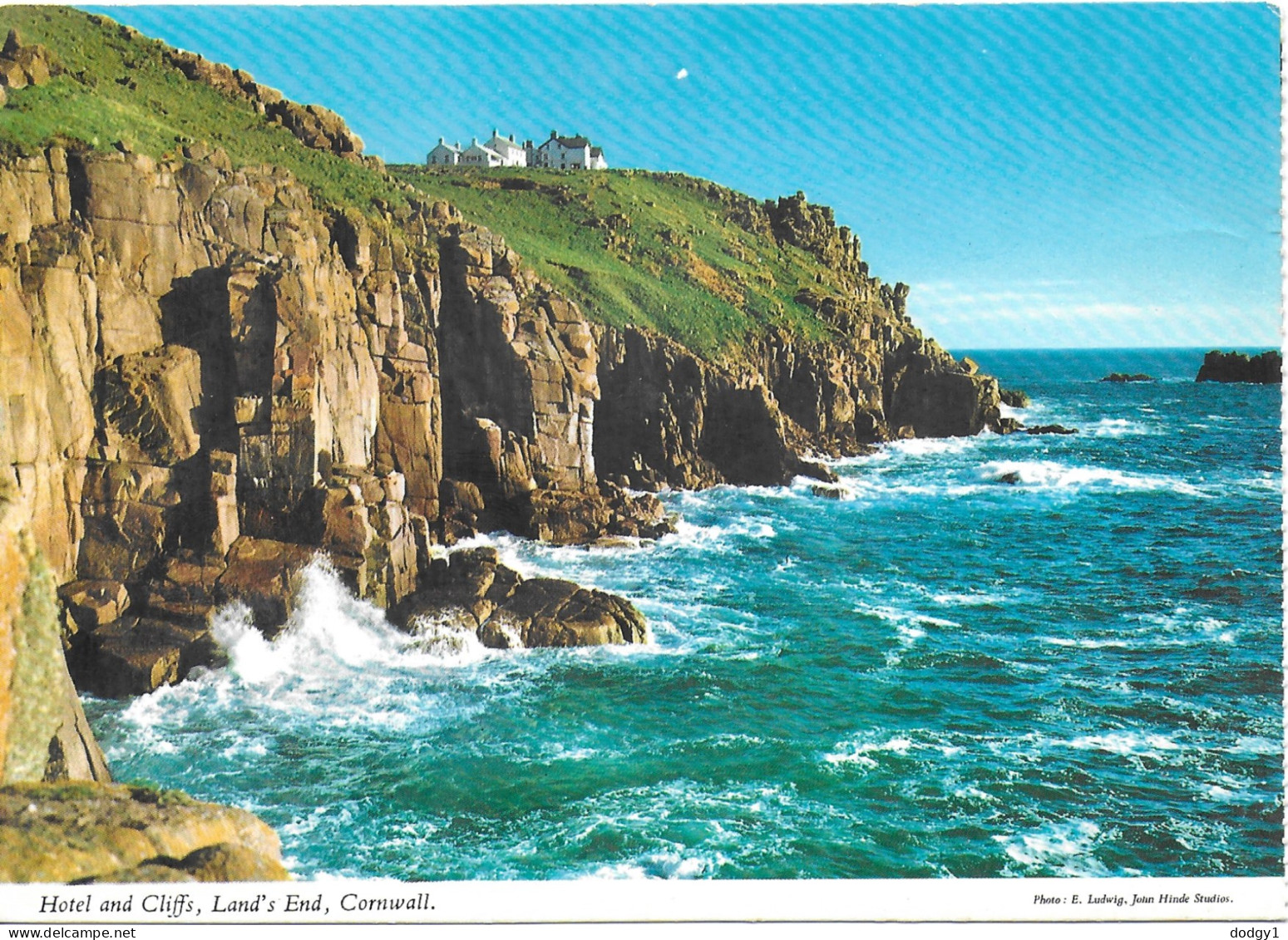 HOTEL AND CLIFFS, LANDS END, CORNWALL, ENGLAND. UNUSED POSTCARD   Wp5 - Land's End