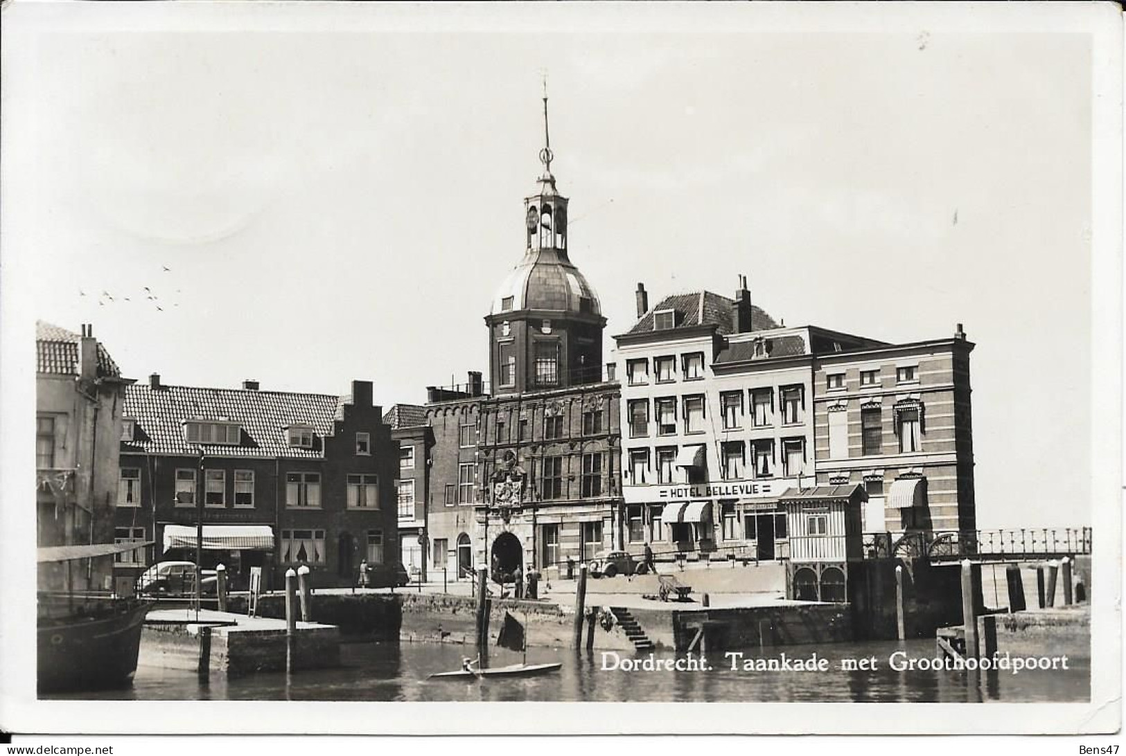 Dordrecht Taankade Met Groothoofdpoort 2-8-1954 - Dordrecht