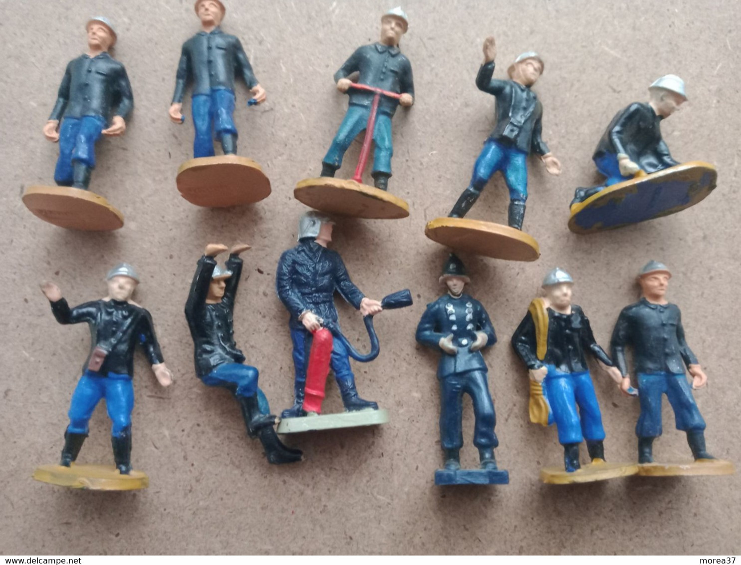 LOT DE 11 Figurines Pompiers  (9 Mini Starlux)     CP1 - Starlux