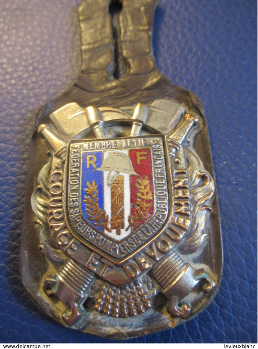 Insigne Ancien De Pucelle Avec Cuir/S. P./Courage Et Dévouement/Membre Actif/Fédération Des SP De RF/ Vers 1950   PUC63 - Pompiers