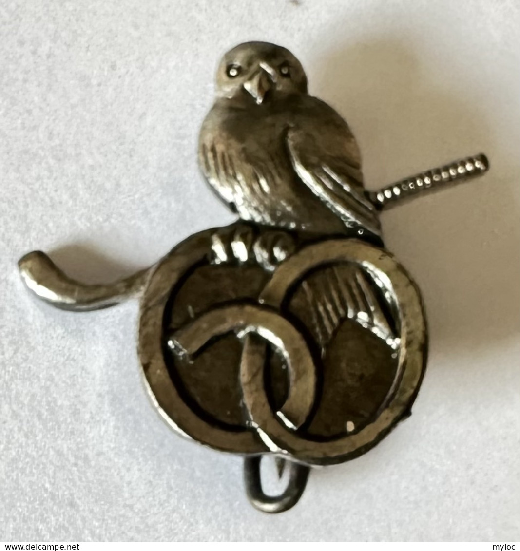 Hockey. Probablement 60 Ans Du Royal Racing CLub De Bruxells. Broche (pas Un Pins). Oiseau, Stick Et Le Chiffre 6 - Sonstige & Ohne Zuordnung