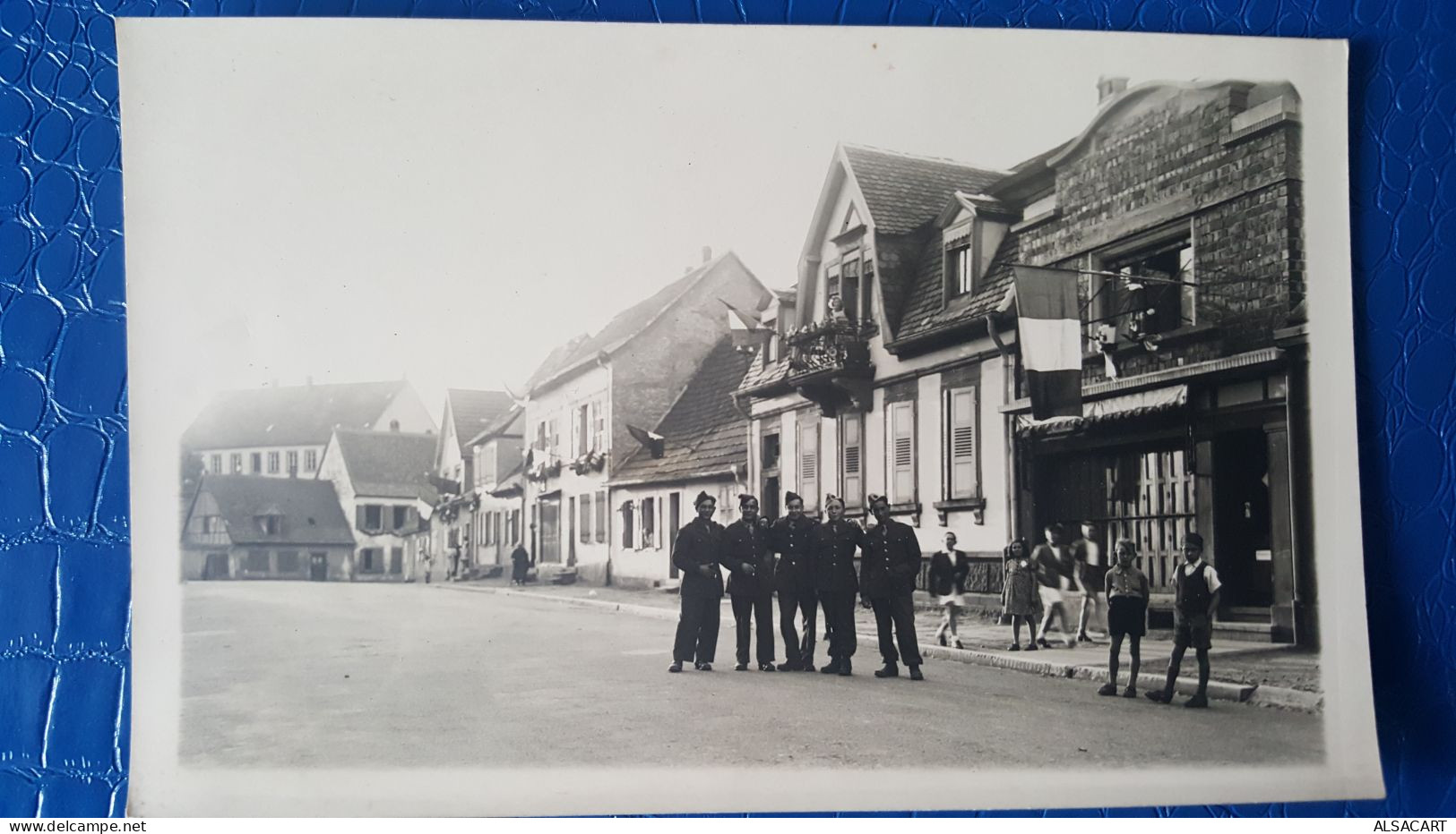 Bischwiller , Groupe De Militaires Dans La Rue , Carte Photo - Bischwiller