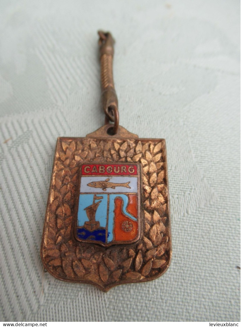 Porte-clé Ancien /Bronze Doré Cloisonné émaillé /Touristique/ CABOURG/manque Boucle D'attache / Vers 1950-1960   POC603 - Key-rings