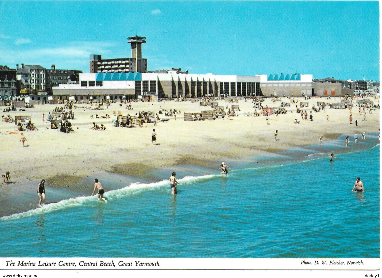 THE MARINE LEISURE CENTRE, CENTRAL BEACH, GREAT YARMOUTH, ENGLAND. UNUSED POSTCARD   Wp6 - Great Yarmouth