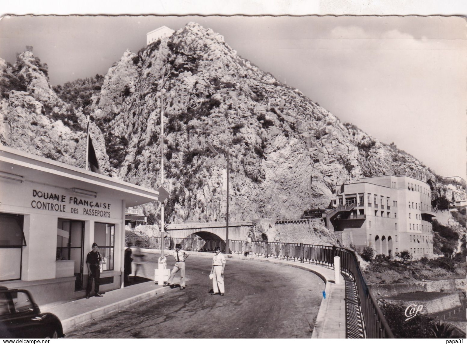 Les Deux Postes Frontiére Et Le Pont Saint-Louis - Douane