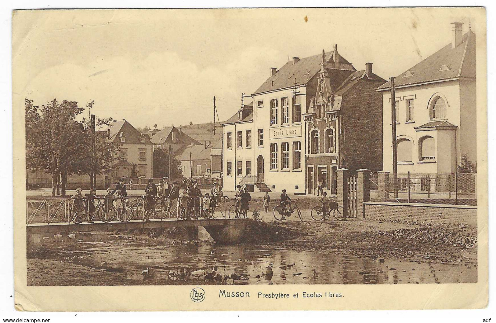 CPA TRES ANIMEE MUSSON, ANIMATION PRES DU PRESBYTERE ET ECOLES LIBRES, ECOLE LIBRE, BELGIQUE - Musson