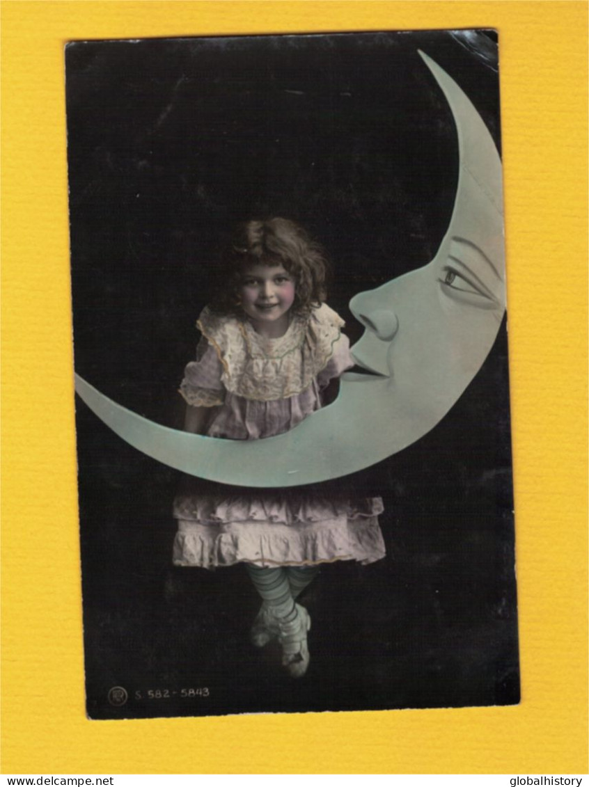 XB1025 JEUNE FILLE  FILLETTE , ENFANT, GIRL , FAMOUS LITTLE TRAUT MODEL ON THE MOON FANTASY - Portraits