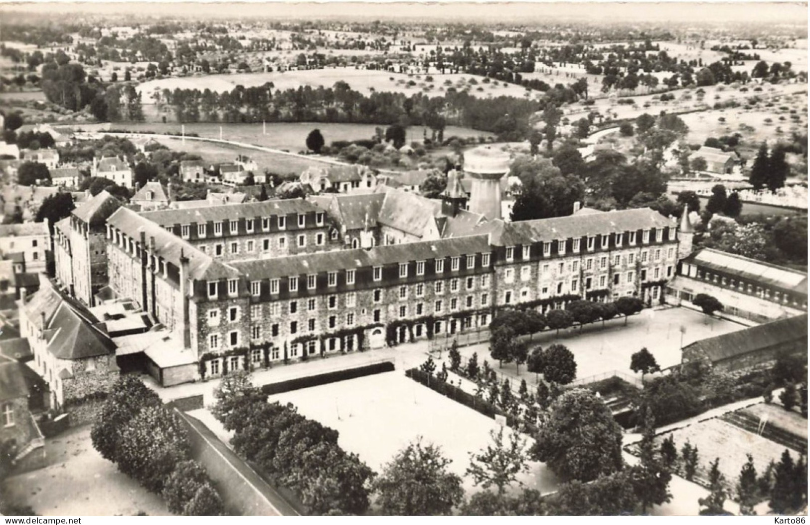 Châteaugiron * Vue Aérienne Sur Le Petit Séminaire Ste Croix * Chateau D'eau - Châteaugiron