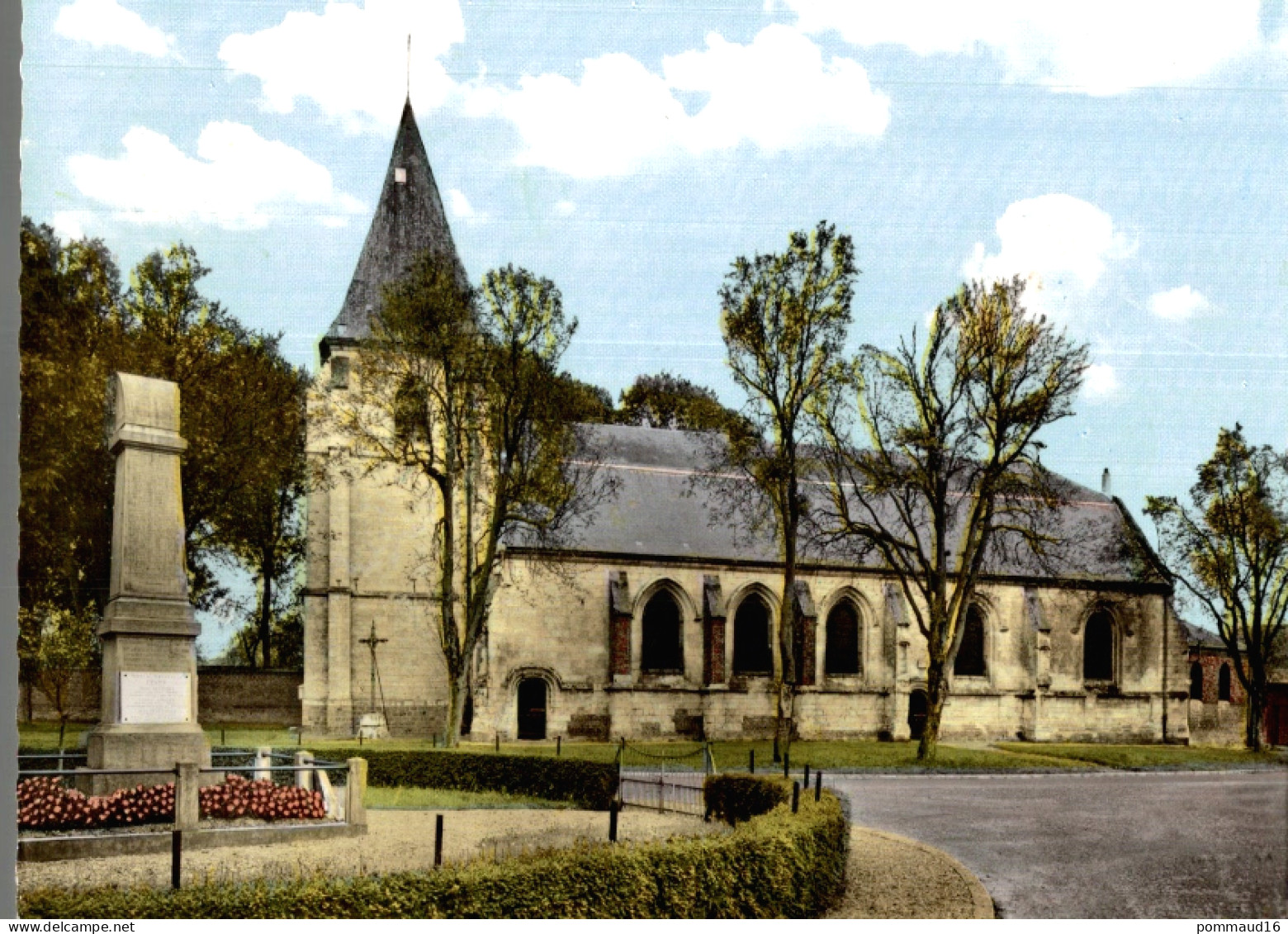 CPSM Hornoy Eglise Avec Monument Aux Morts - Hornoy Le Bourg