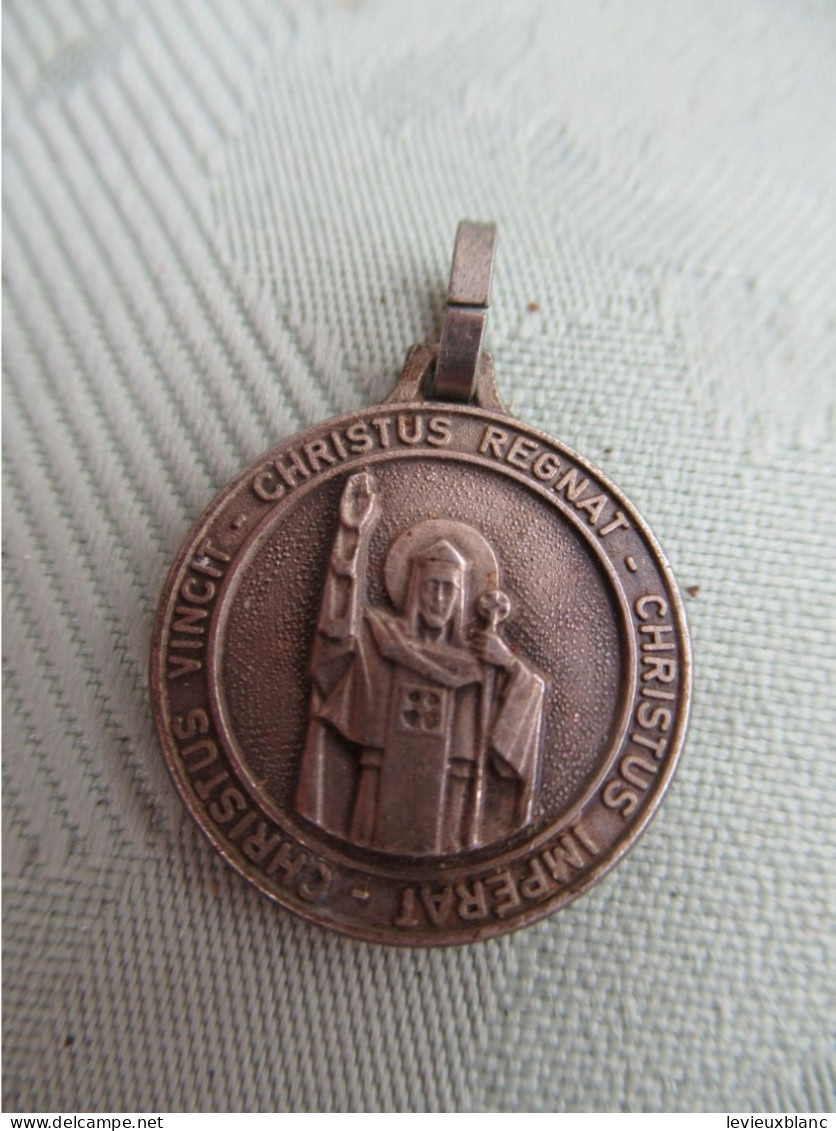 Médaille Religieuse/ Christus Regnat/ Saint Denis  De Mailloc  / Cité Du Christ Roi / CALVADOS/XXéme               MEDR8 - Pubblicitari