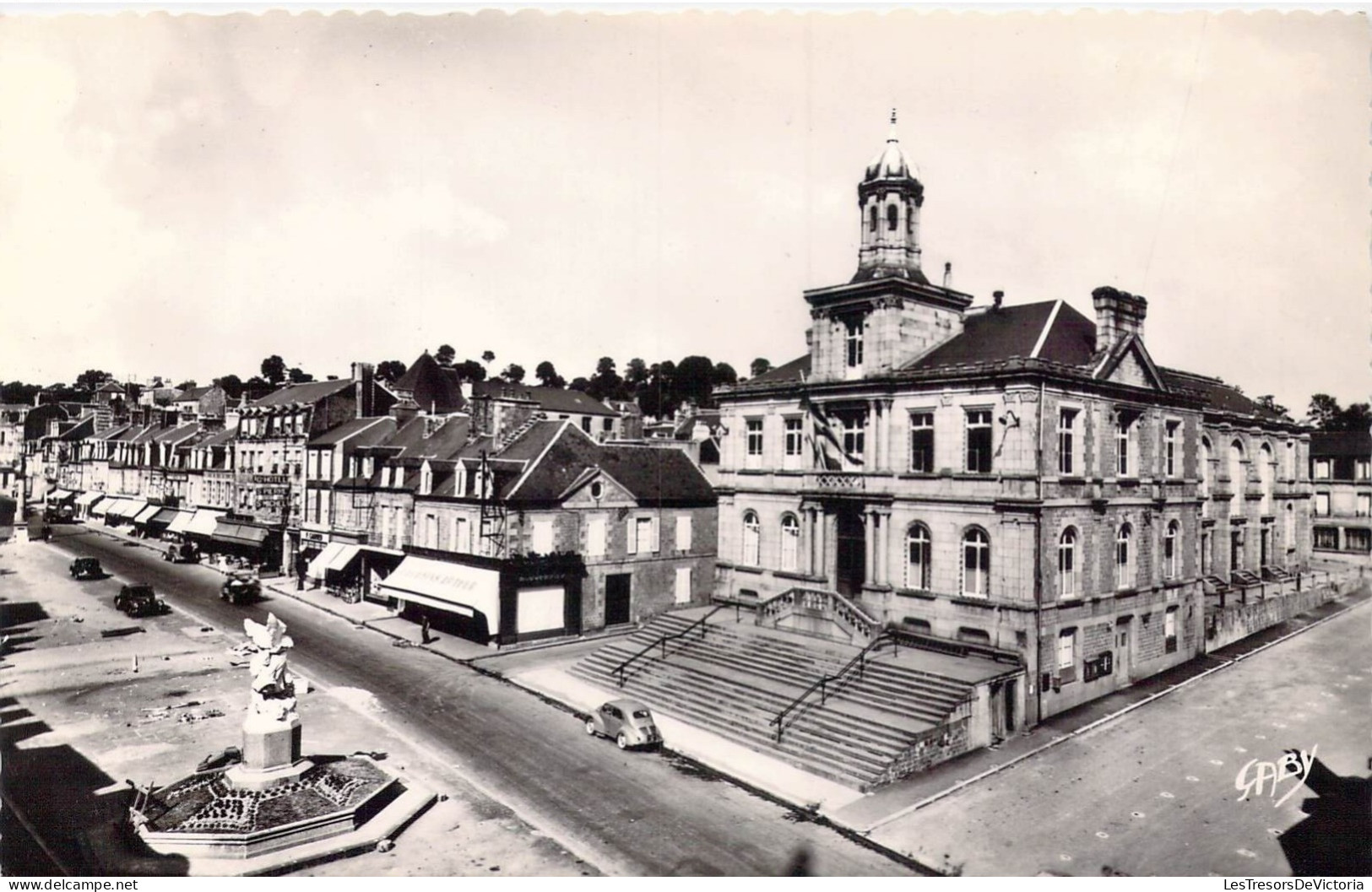 FRANCE - 50 - Villedieu-les-Poêles - Place De La République Et Hôtel De Ville - Carte Postale Ancienne - Villedieu