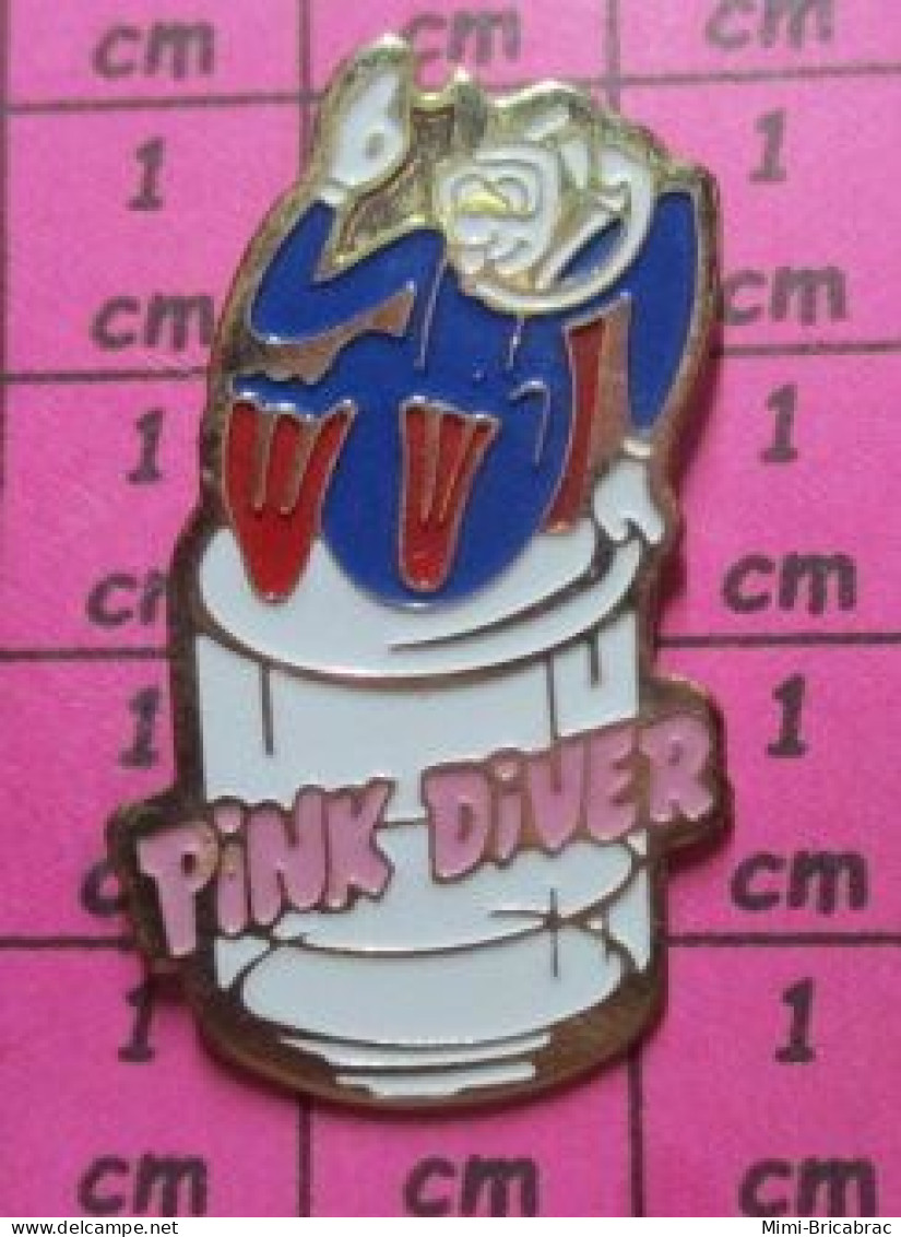 2119 Pin's Pins / Beau Et Rare / SPORTS / PLONGEE SOUS MARINE HOMME GRENOUILLE PINK DIVER - Immersione