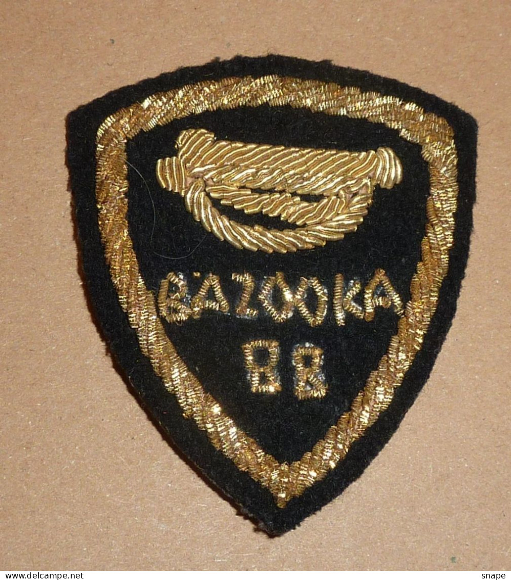 DISTINTIVO Scudetto omerale ricamato Bazooka 88 - Esercito Italiano - anni  70/80 (255) - Italian army SSI patch