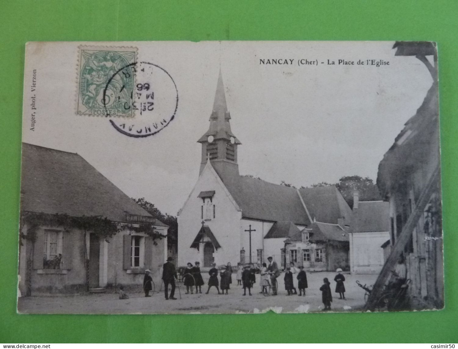 NANCAY LA PLACE DE L'EGLISE - Nançay