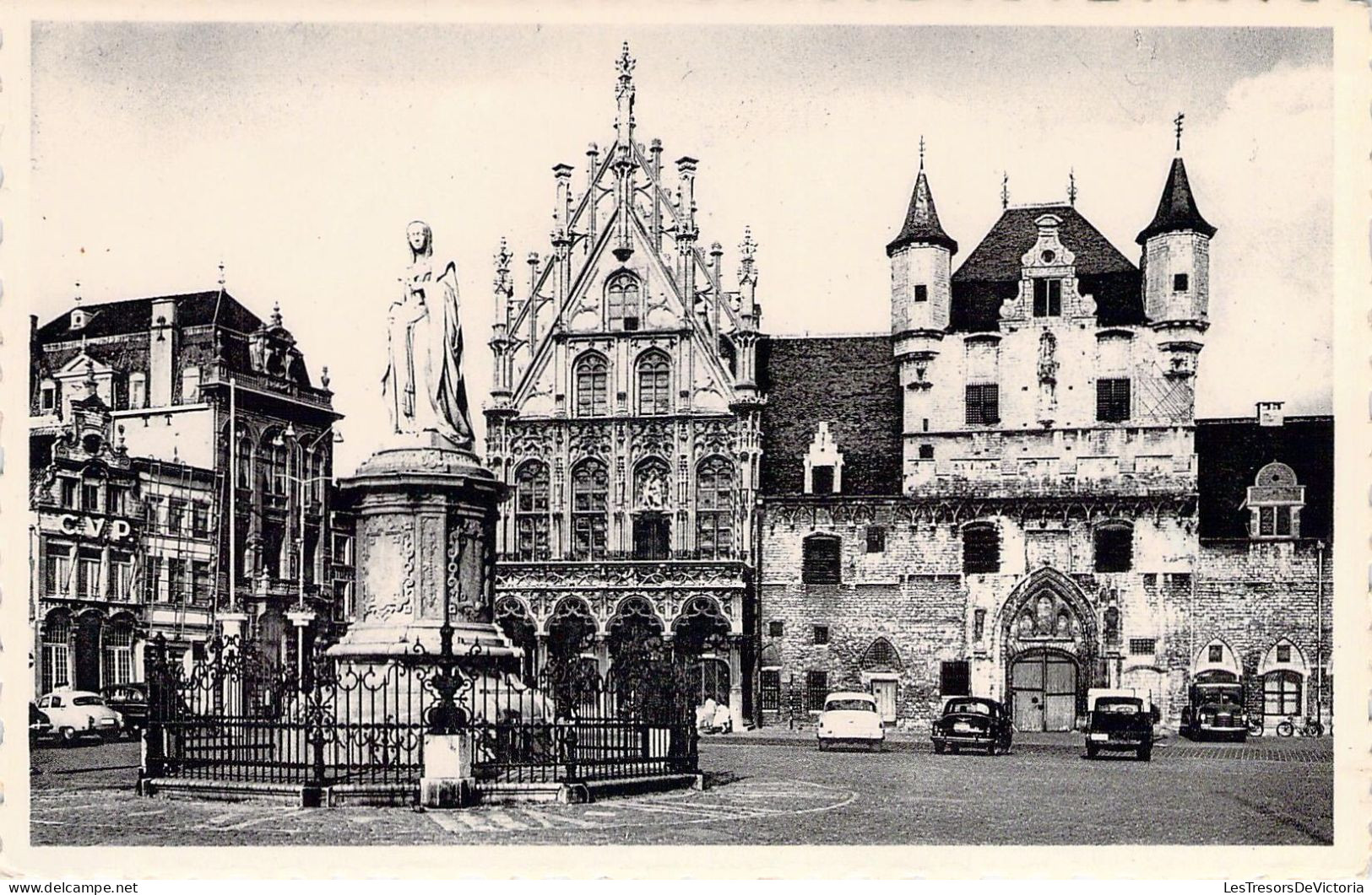 BELGIQUE - MALINES - Monument De Marguerite D'Autriche - Hôtel De Ville Et Anciennes Halles - Carte Postale Ancienne - Mechelen