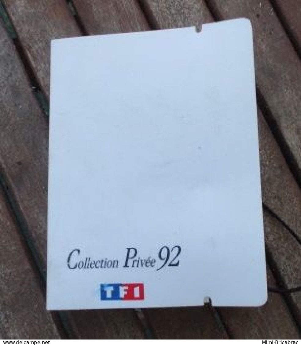 Mini Classeur TF1 Pour Pin's Avec 2 Feuilles Noires + 1 Translucide , Capacité 24 Pin's , Très Bon état Général - Materiaal