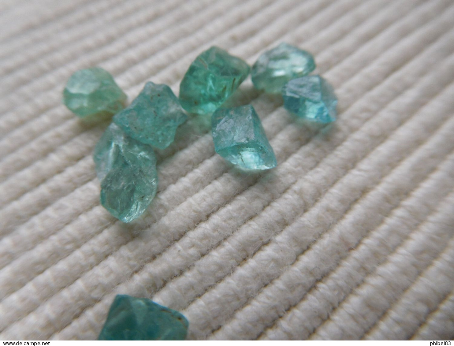 LOT CRISTAUX NATUREL APATITE BLEU NEON 5.45 CARATS ORIGINE MADAGASCAR C20