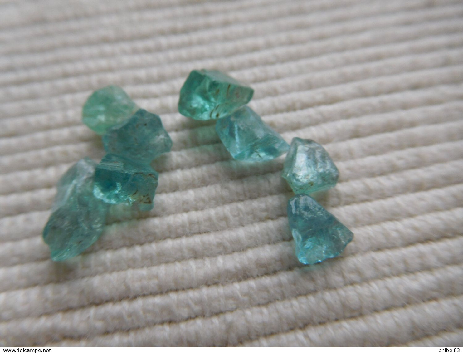 LOT CRISTAUX NATUREL APATITE BLEU NEON 5.45 CARATS ORIGINE MADAGASCAR C20