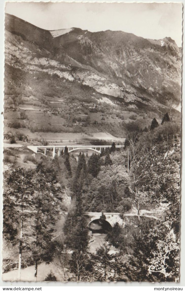 Haute Savoie : MIEUSSY : Vue  Les  Duex Ponts Du Diable ,pîc De Marcelly - Mieussy