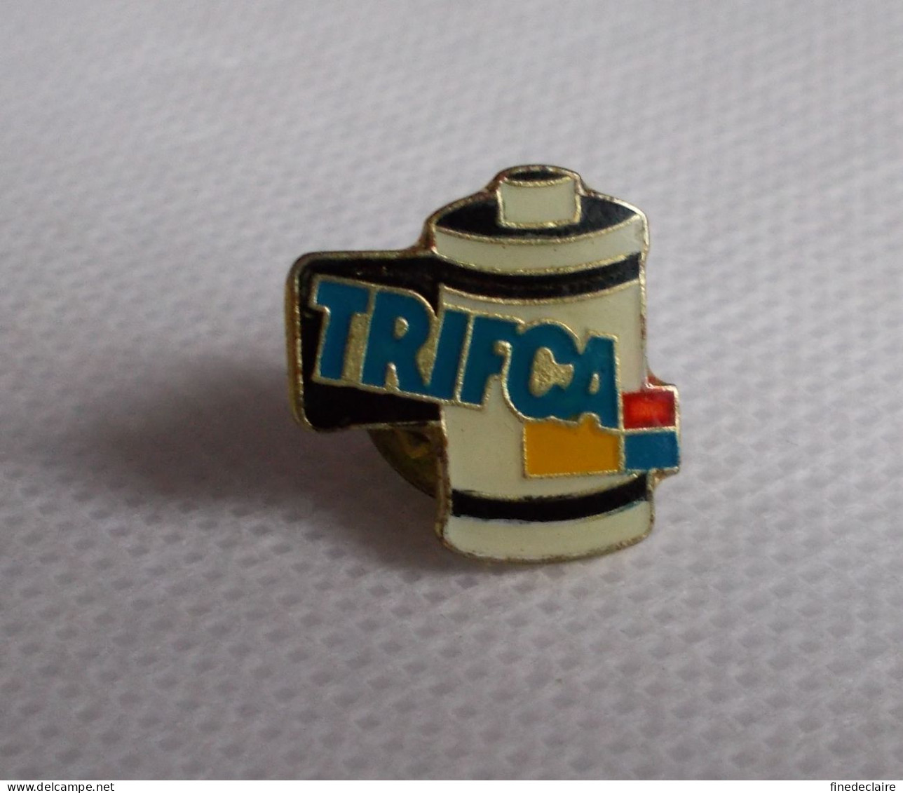 Pin's - Trifca - Photographie