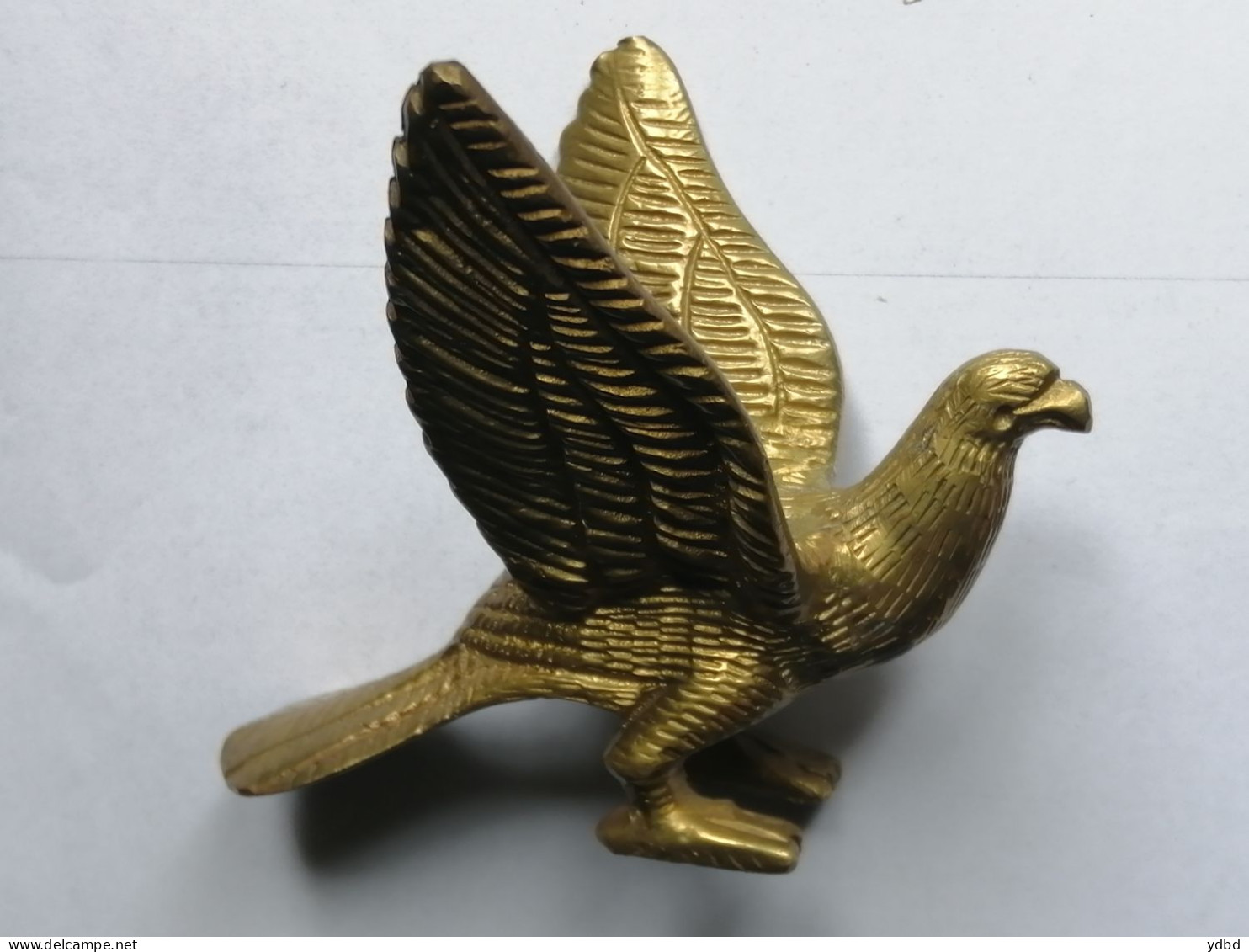 UN AIGLE EN BRONZE DORE - Bronces