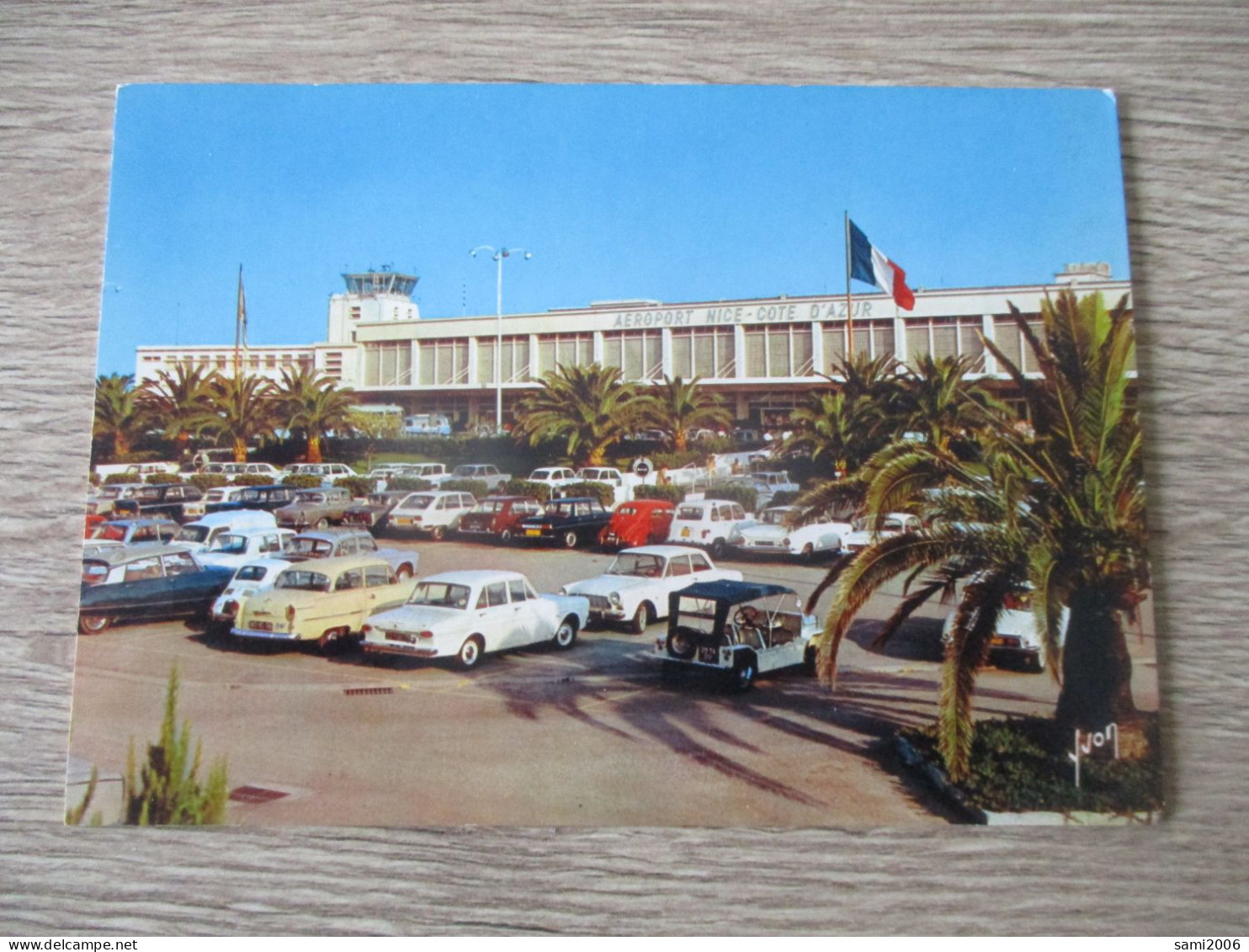 06 NICE AEROPORT DE NICE COTE D'AZUR PARKING VOITURES ANCIENNES - Transport Aérien - Aéroport