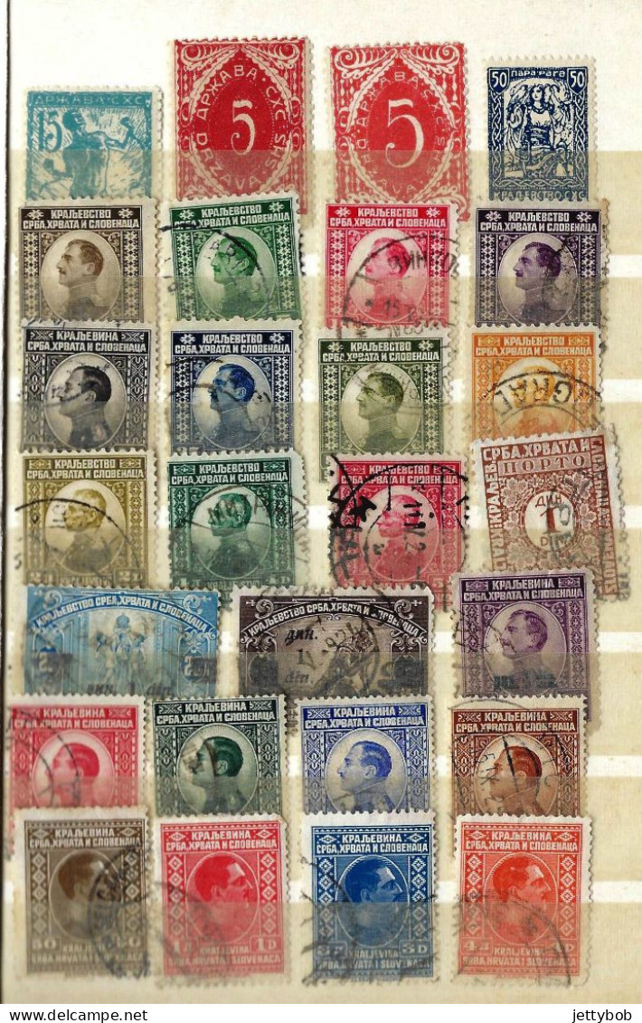 YUGOSLAVIA Small Collection Of Over 200 Stamps Mainly Used + 1 MS (Mint) In Small 12 Sided Stockbook. - Collections, Lots & Séries