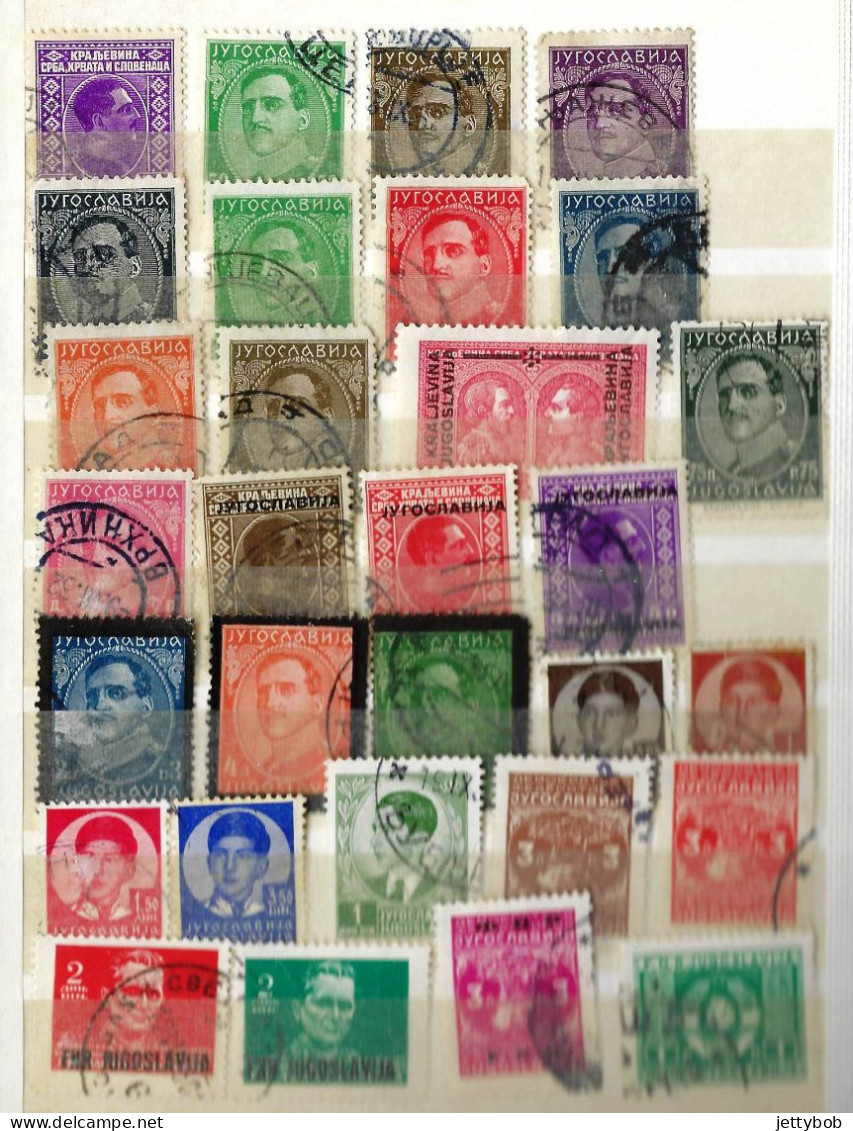 YUGOSLAVIA Small Collection Of Over 200 Stamps Mainly Used + 1 MS (Mint) In Small 12 Sided Stockbook. - Collections, Lots & Series
