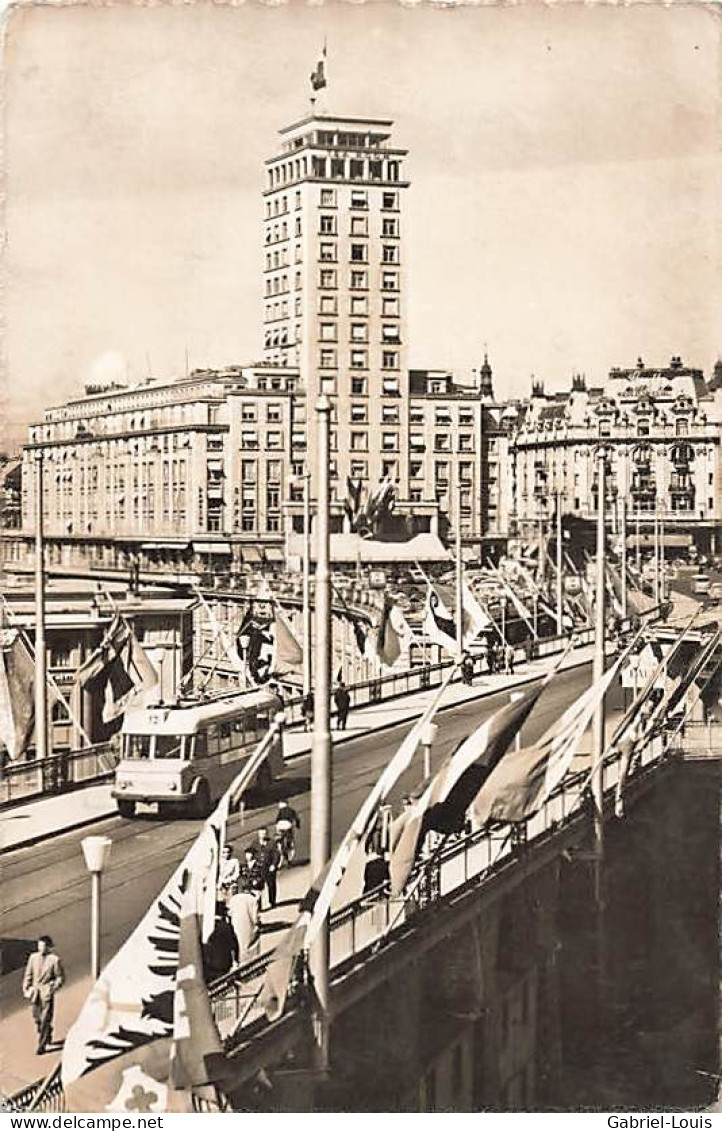 Lausanne Le Grand Pont Et La Tour Bel-Air Tram 1955 Drapeaux - Lausanne