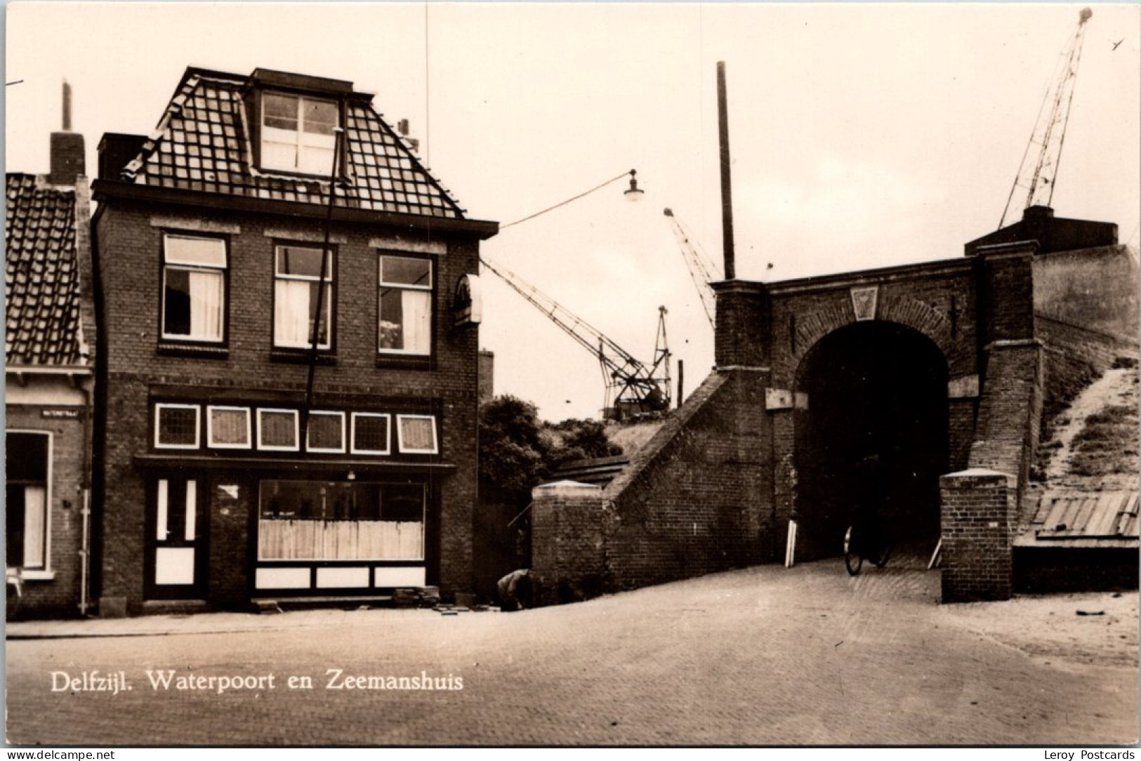 #3246 - Delfzijl, Waterpoort En Zeemanshuis (GR) - Delfzijl