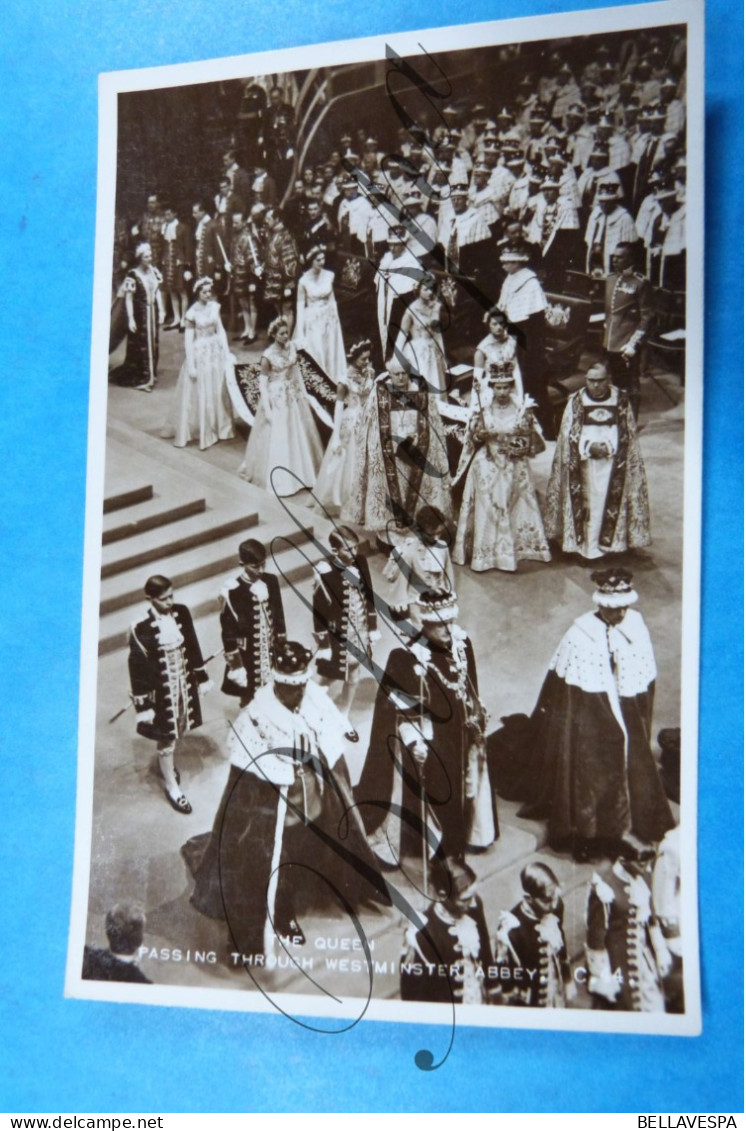 Royal  United Kingdom   The Majesty Queen Elisabeth Crowned 1953 Lot X 9 Postcards Valentine's - Familles Royales