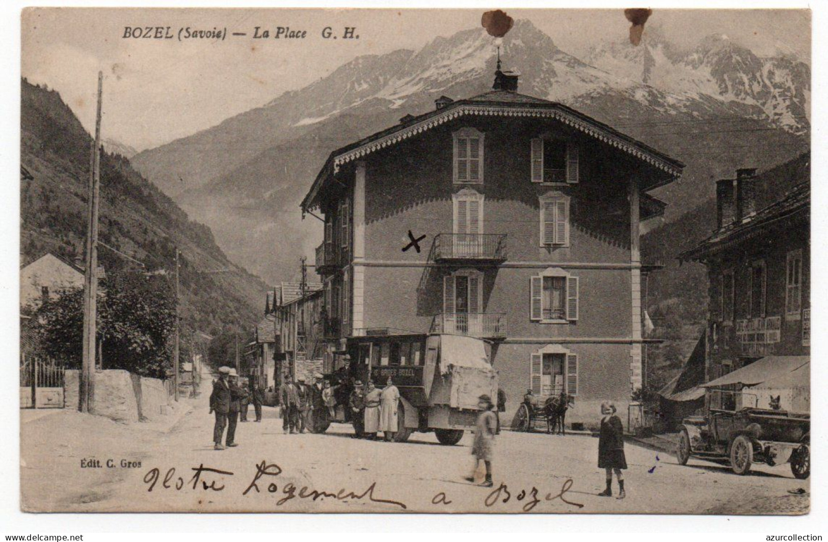 La Place Et L' Autobus - Bozel