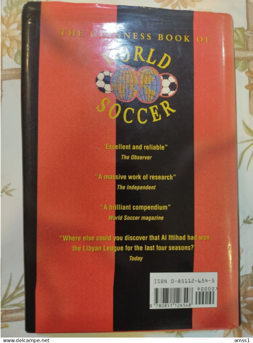 Livre The Guinness Book of World Soccer