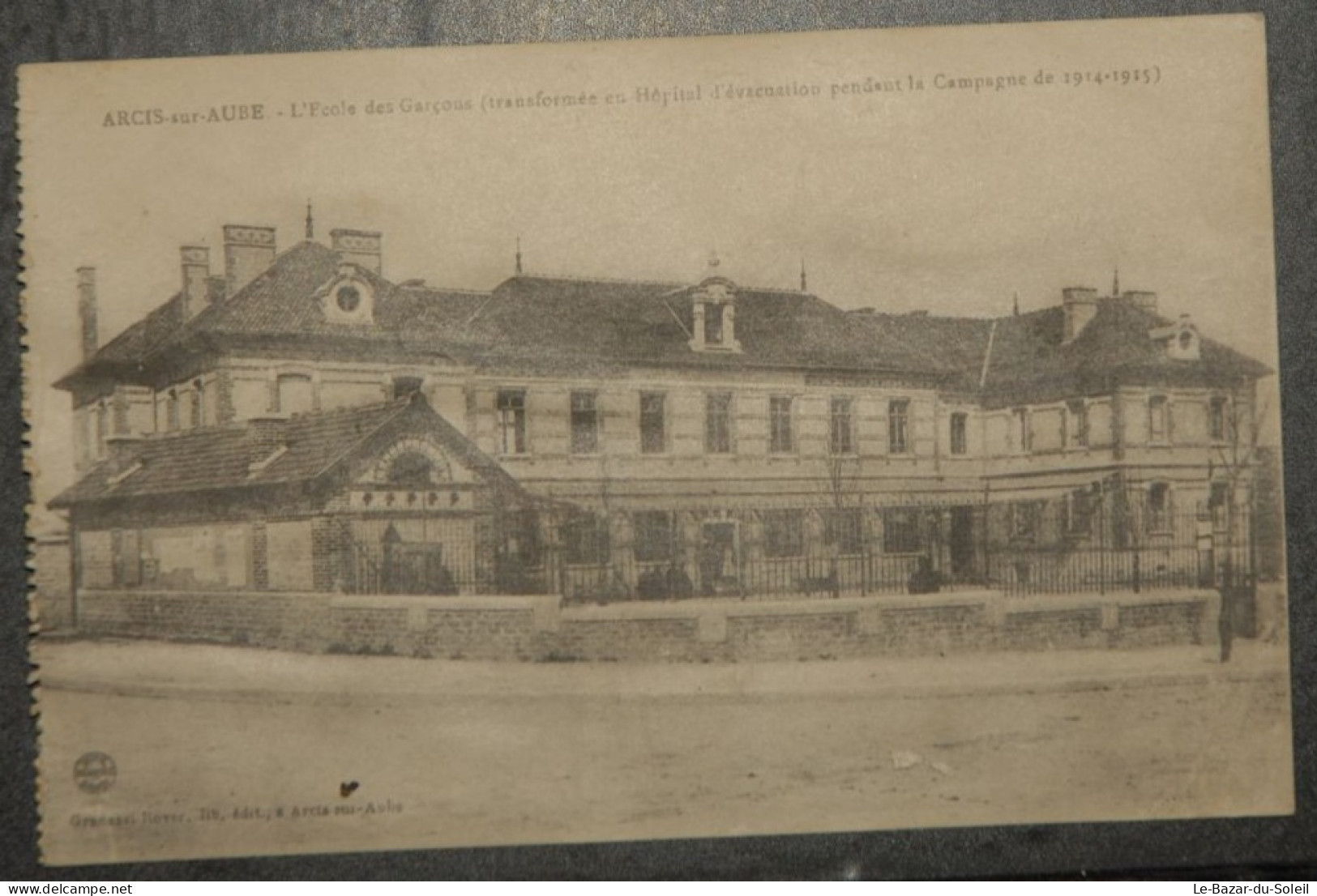 CP, 10, ARCIS SUR AUBE L'Ecole Des Garcons Transformée En Hopital D'evacuation Pendant La Campagne 1914 1915 MILITARIA - Arcis Sur Aube