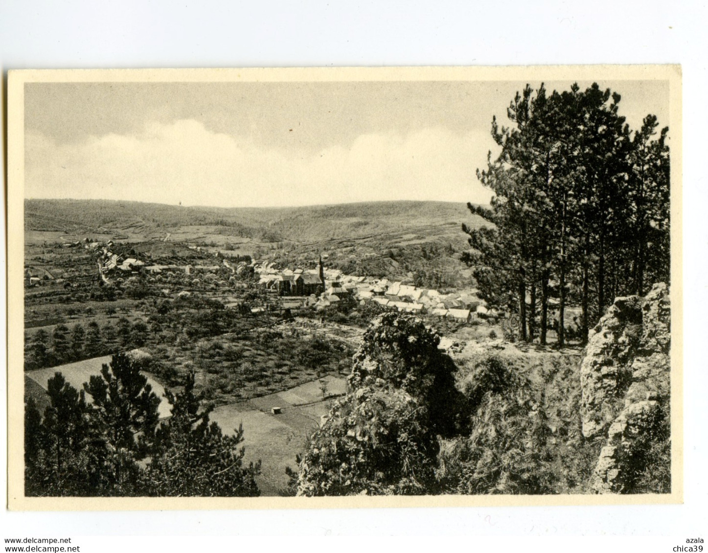 A 19724   -   Vue Splendide D'Olloy S/Viroin Prise Du Sommet Des Roches Du Pas - Viroinval