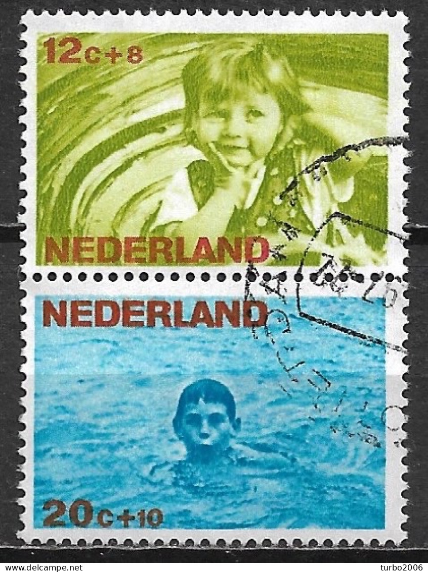 Plaatfout Blauwe Streep Achter De 2e D Van Nederland In 1966 Kinderzegels Paar Uit Het Blok NVPH 875 - Variétés Et Curiosités